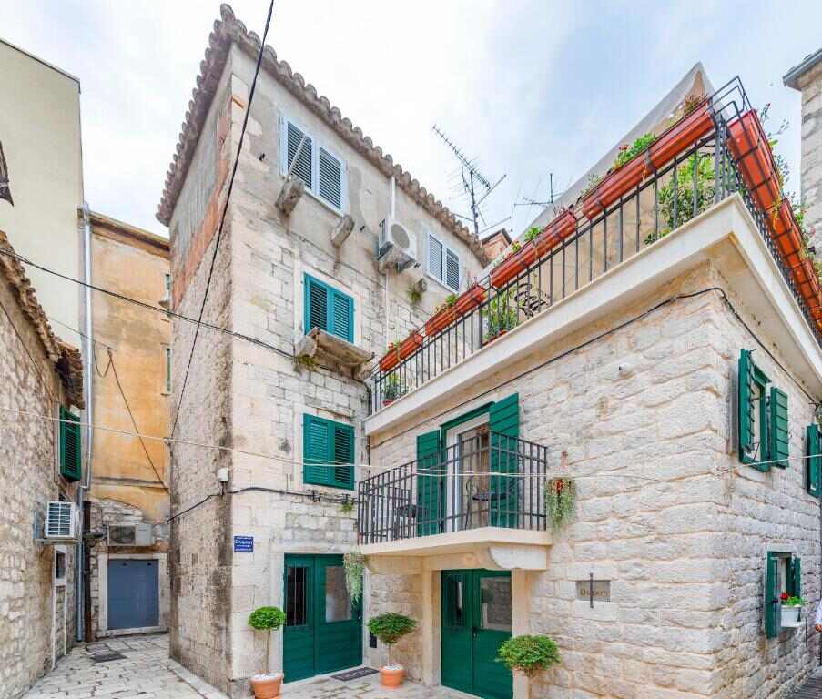 Apartments & Rooms Dujam - stone house in Split Old Town